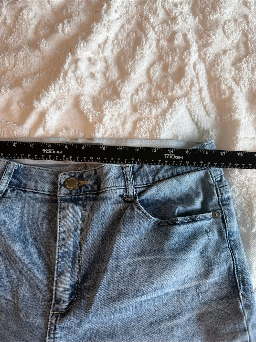 Wit & Wisdom Light Blue Distressed Capri Jeans. Elastic Waist. Size 14.